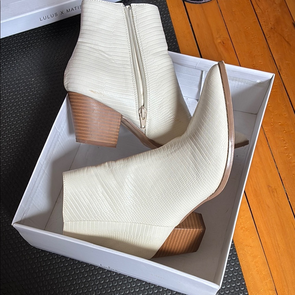 Lulu's Textured White Ankle Booties